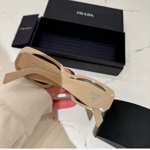 Prada sunglasses - Picture 3 of 5